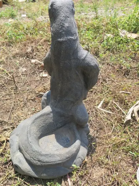 Product image 5 of the product “Standing water monitor lizard as a water feature, 60 cm high | Cast stone, handcrafted & coloured ”